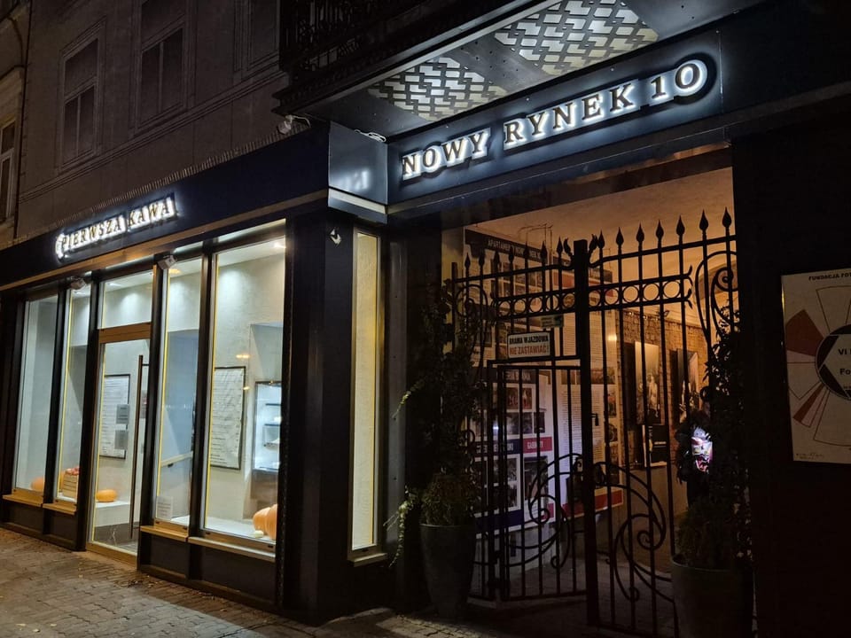 Property building, Restaurant/places to eat