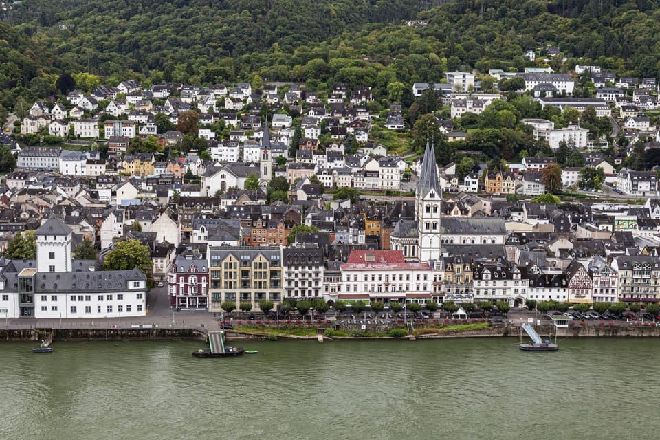Property building, Nearby landmark, Day, Neighbourhood, Natural landscape, Bird's eye view, City view, Lake view, River view, Street view, Location