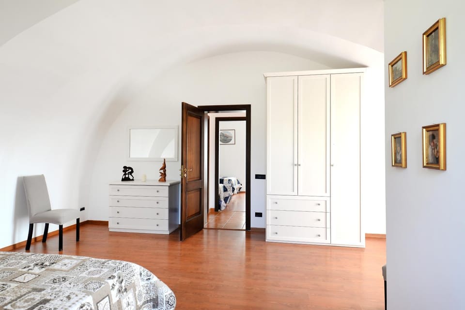 Bedroom, wardrobe