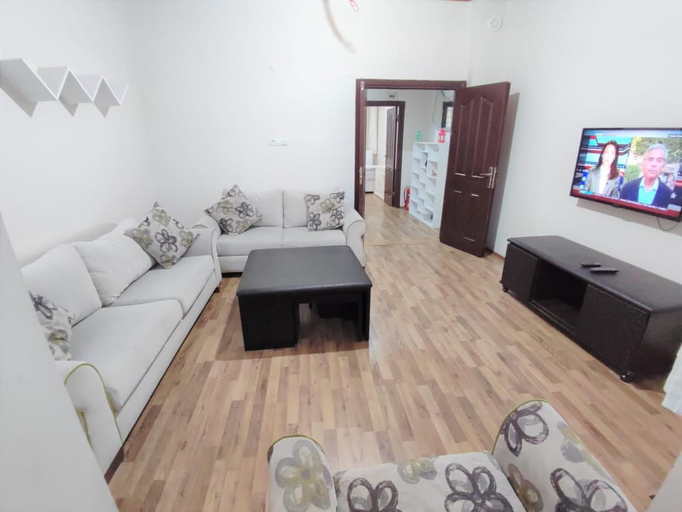 Communal lounge/ TV room, TV and multimedia, locker, air conditioner