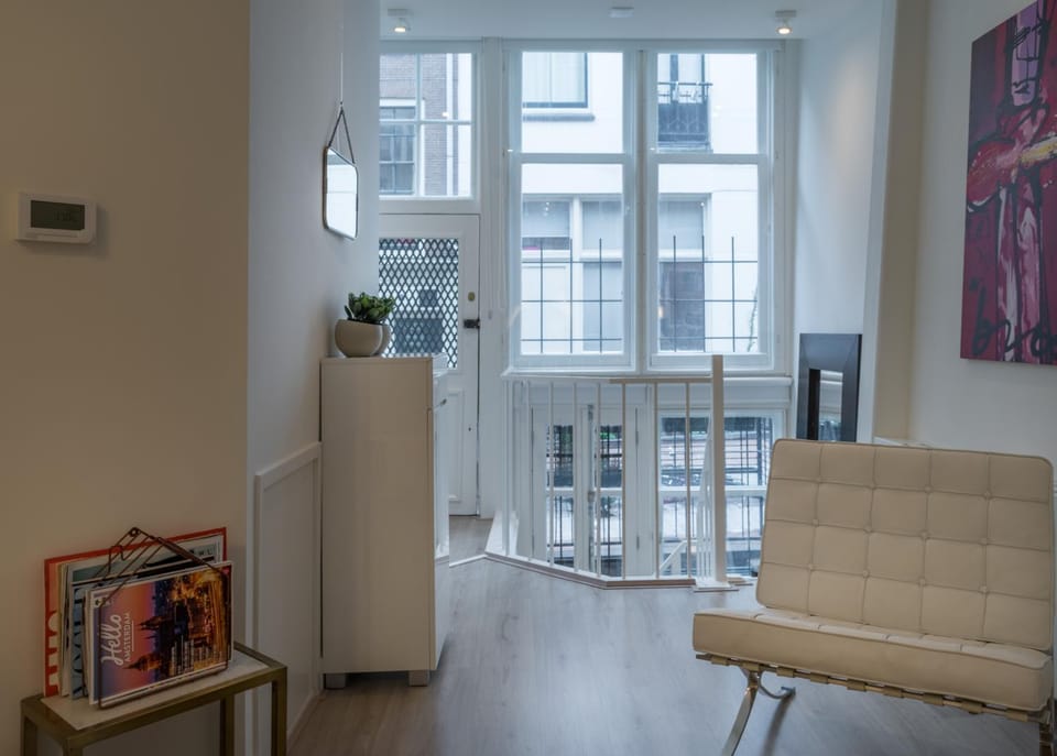 Living room, Photo of the whole room