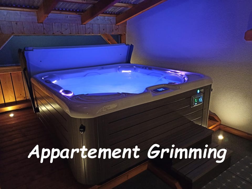 Hot Tub, Swimming pool