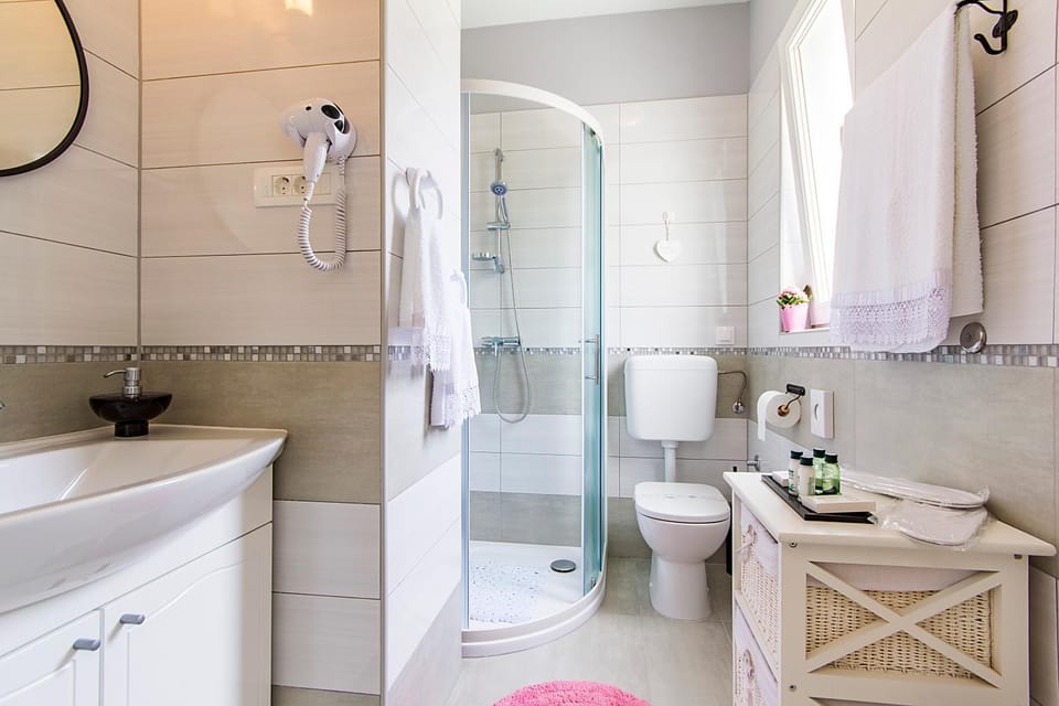 Shower, Toilet, Bathroom, Photo of the whole room