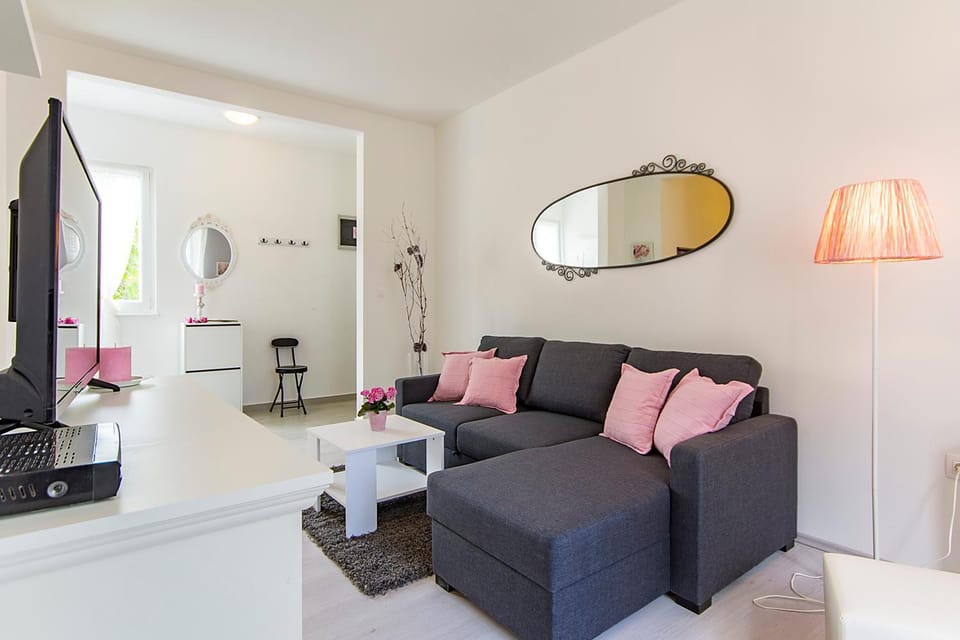 Living room, Photo of the whole room, Seating area
