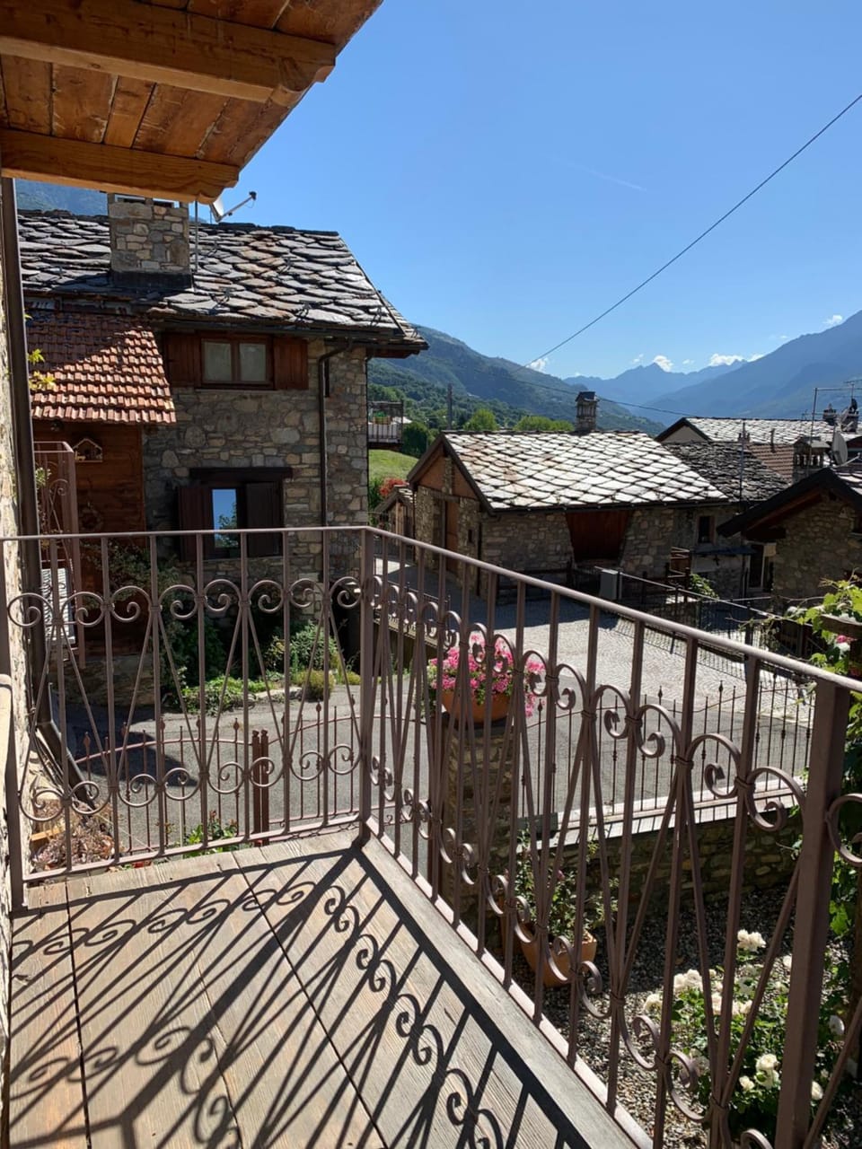 View (from property/room), Balcony/Terrace, Mountain view
