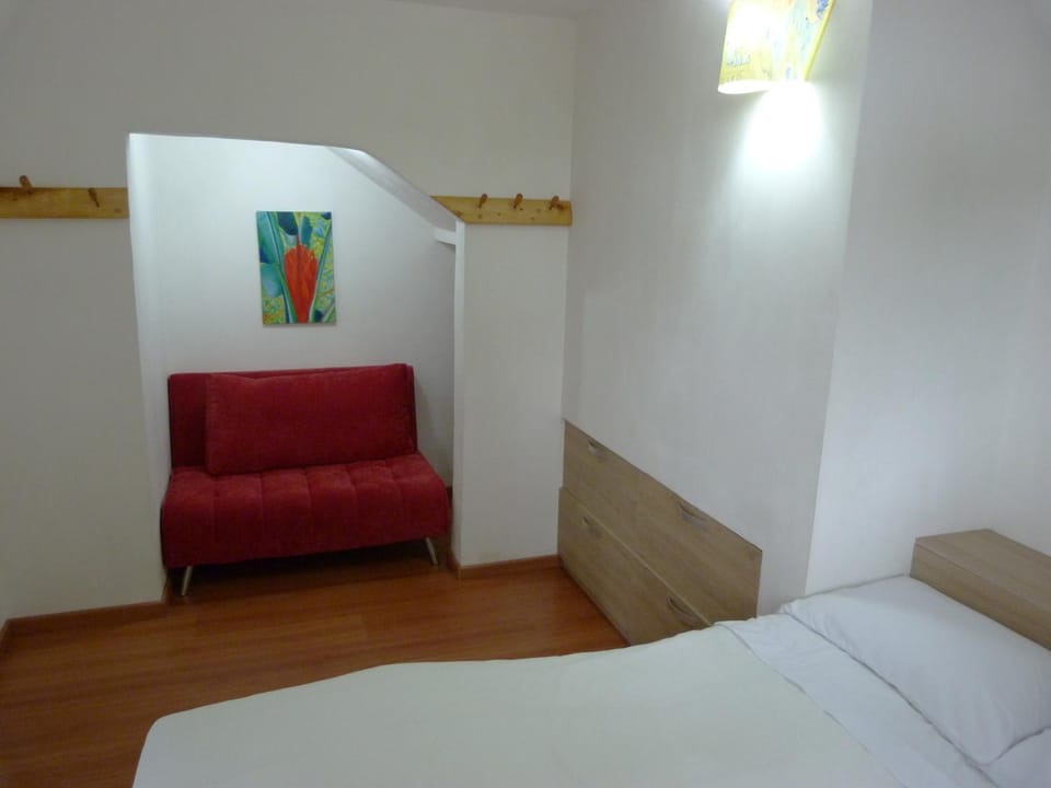 Bed, Photo of the whole room, Decorative detail, bunk bed
