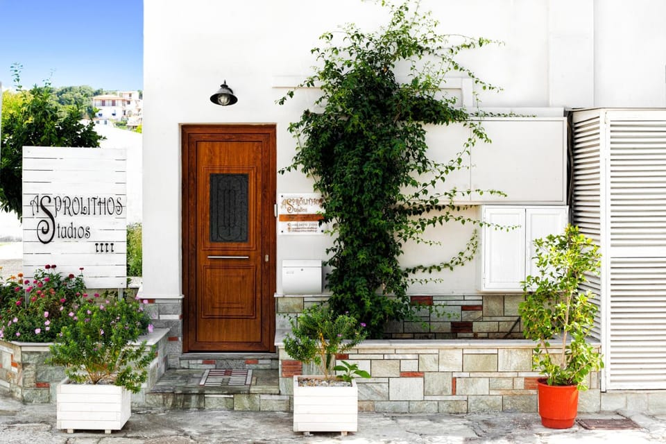 Property building, Facade/entrance, Property logo or sign