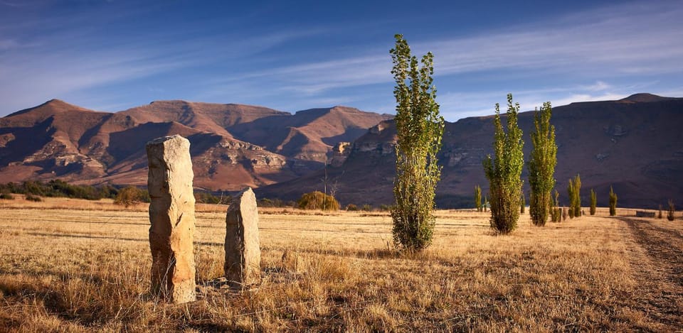 Nearby landmark, Facade/entrance, Natural landscape, Landmark view, Mountain view