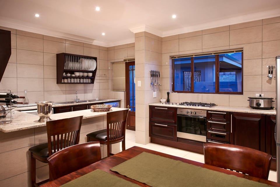 Kitchen or kitchenette, Dining area, dishwasher, pet friendly, stove