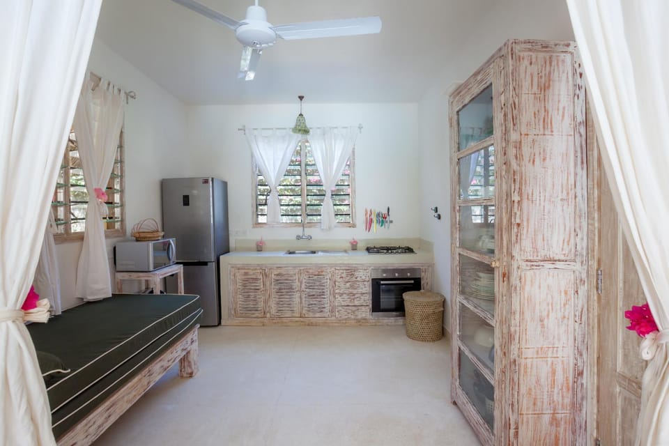 Bed, Kitchen or kitchenette, Living room