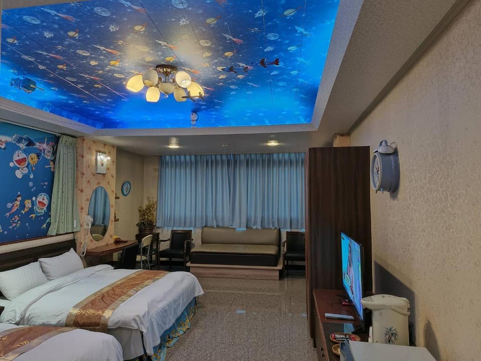 Bed, TV and multimedia, Photo of the whole room, Bedroom