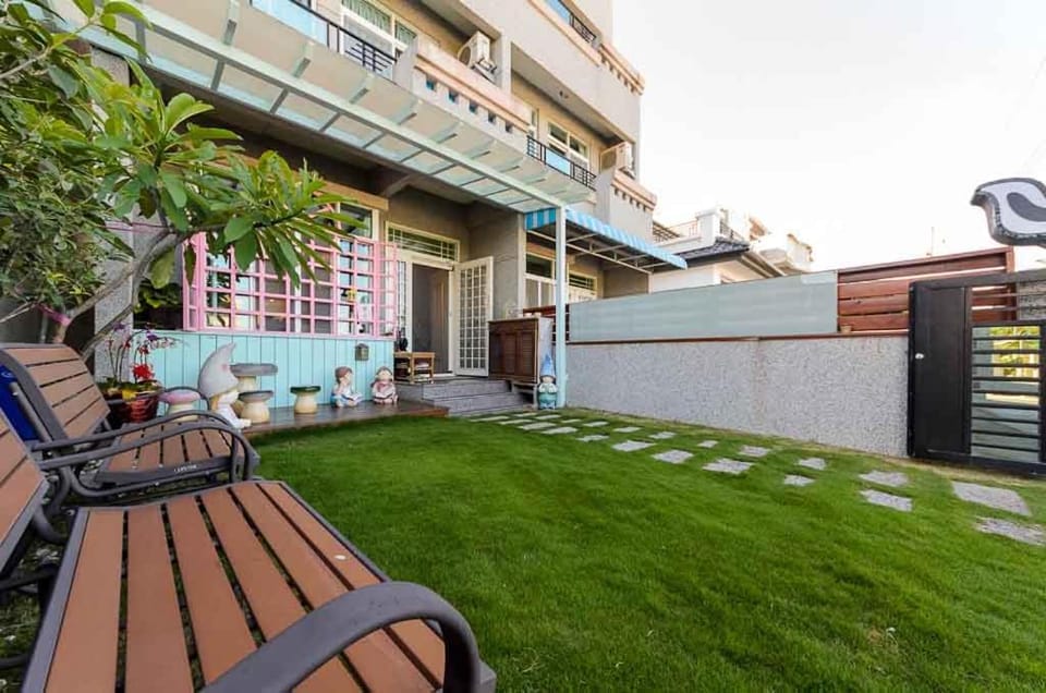 Off site, Garden