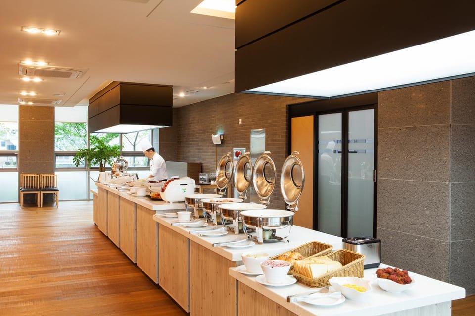 Restaurant/places to eat, Buffet breakfast