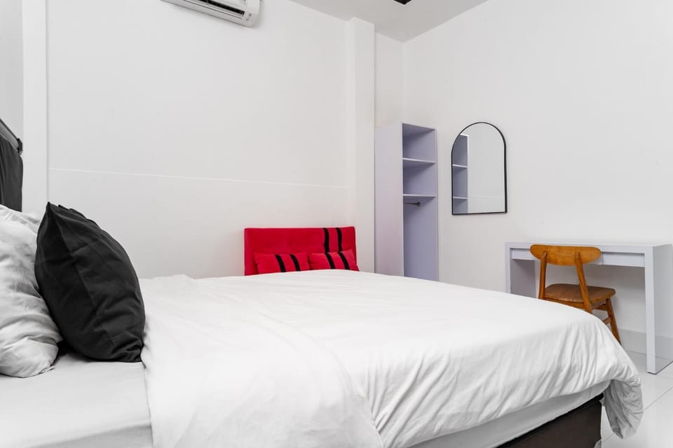 Bed, Photo of the whole room, Bedroom, air conditioner