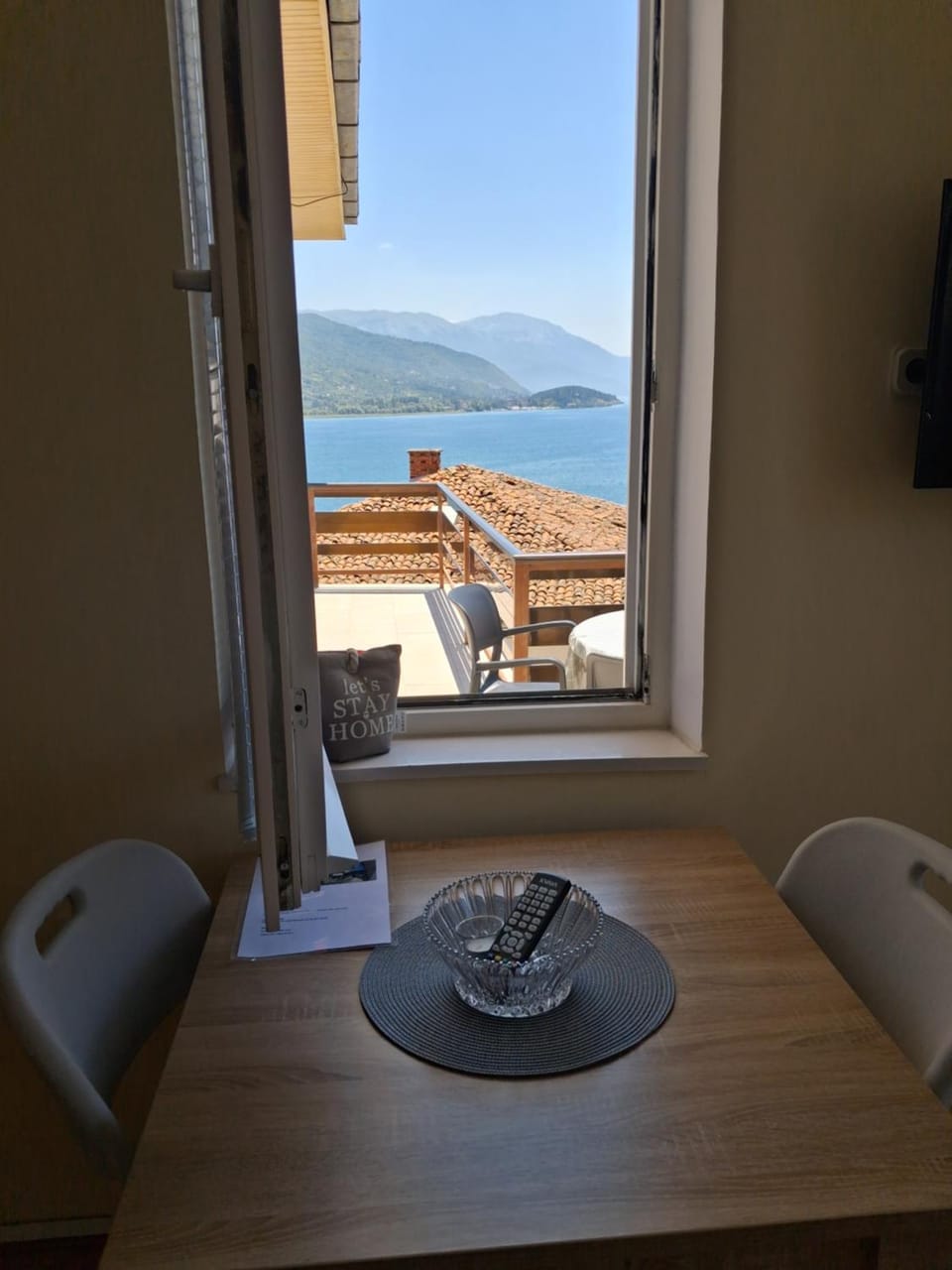 Balcony/Terrace, Bedroom, Lake view, Mountain view