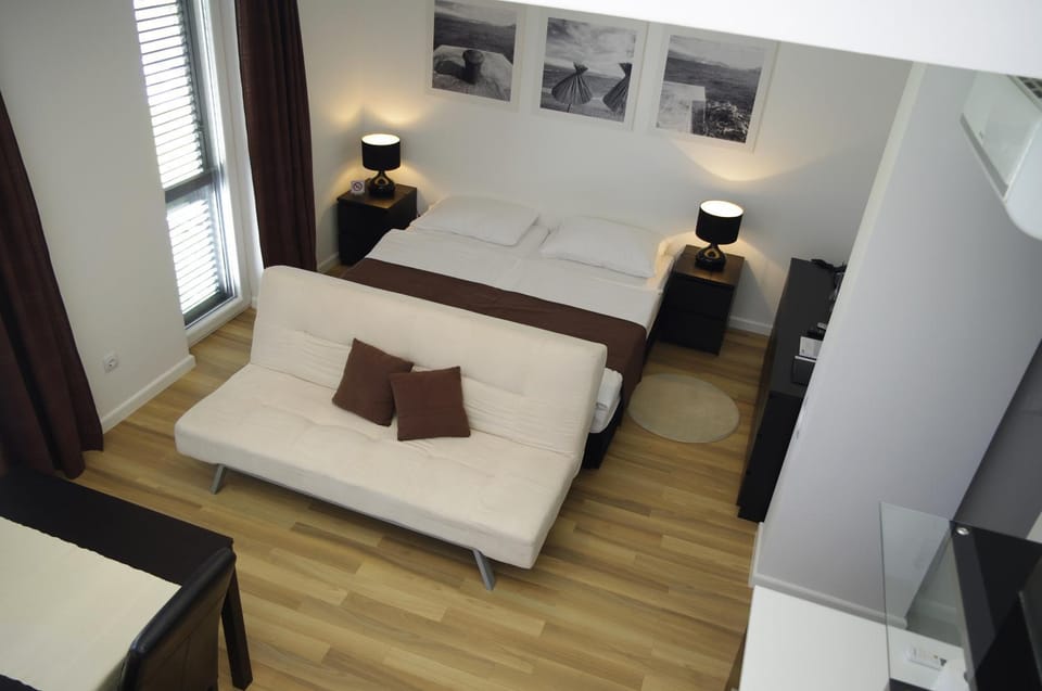 Day, Photo of the whole room