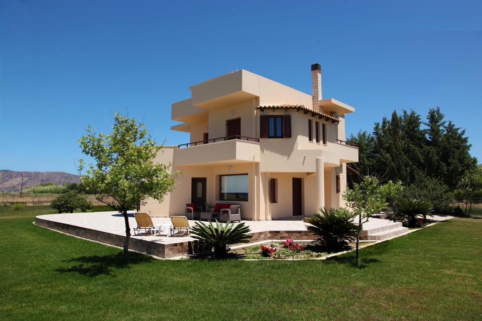 Facade/entrance, Day, Summer, Garden, Balcony/Terrace, On site