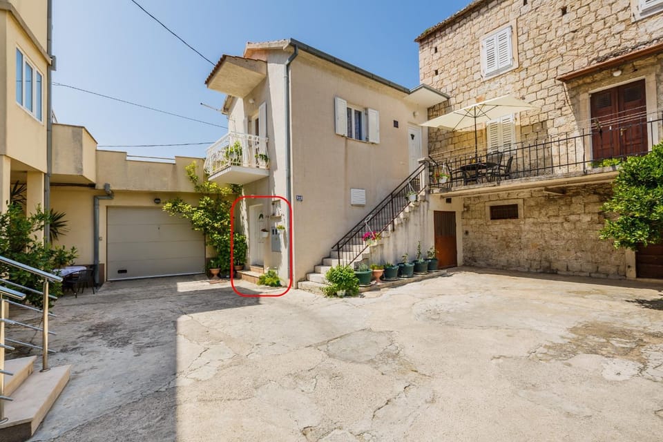 Property building, Patio, Facade/entrance