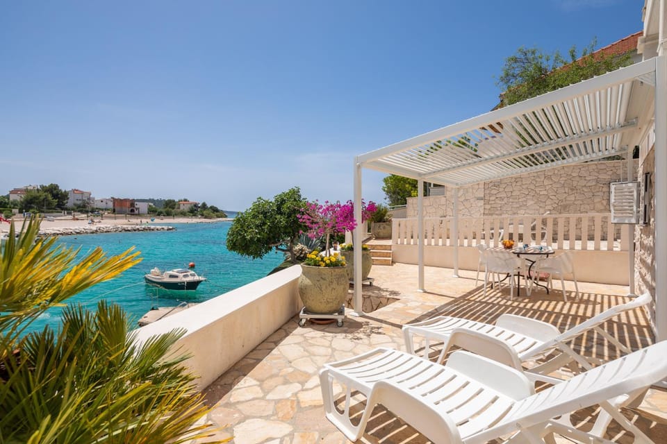 Day, View (from property/room), Seating area, Sea view, sunbed