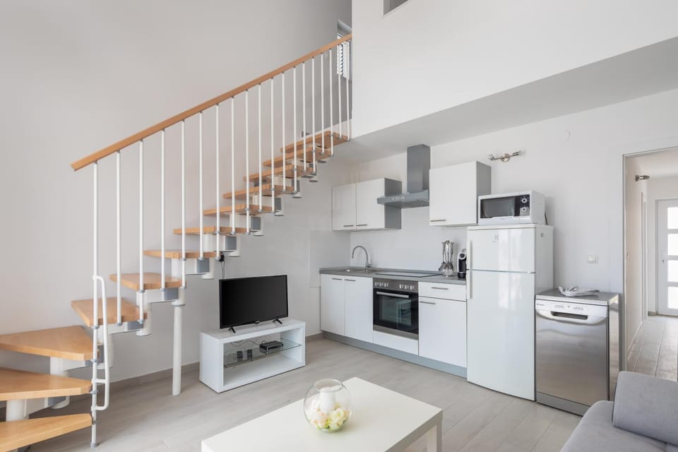 TV and multimedia, Kitchen or kitchenette, Dining area, dishwasher, oven, pet friendly, stove