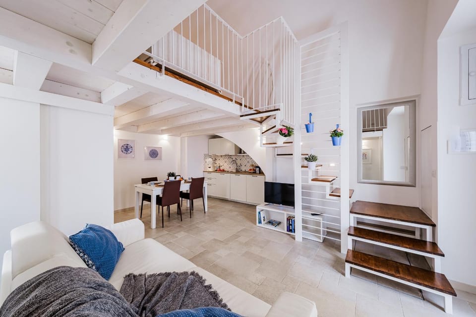 TV and multimedia, Kitchen or kitchenette, Living room, Seating area, Dining area, stove