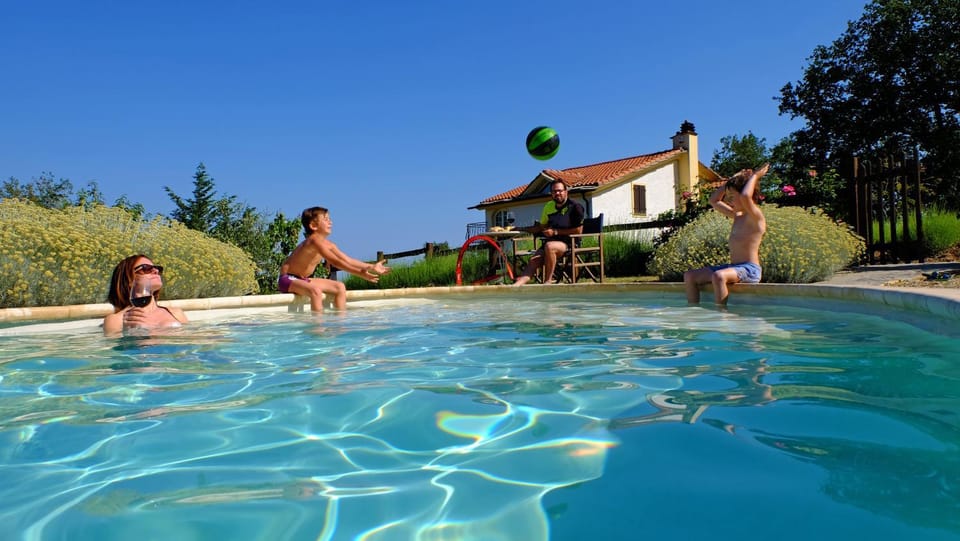 Garden, Pool view, young children, older children, Family