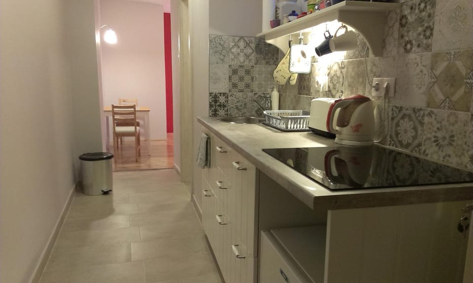 Coffee/tea facilities, Kitchen or kitchenette, Dining area