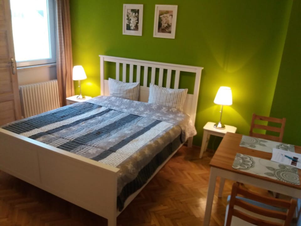 Bed, Dining area, Bedroom
