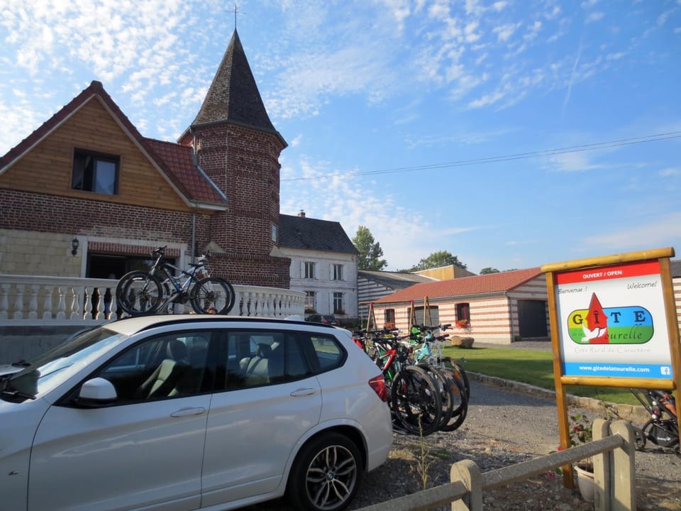 Facade/entrance, Property logo or sign, Family