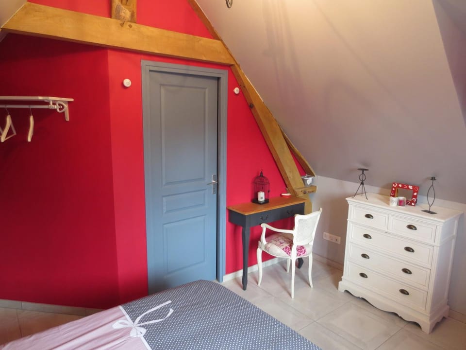 Bed, Decorative detail, Bedroom