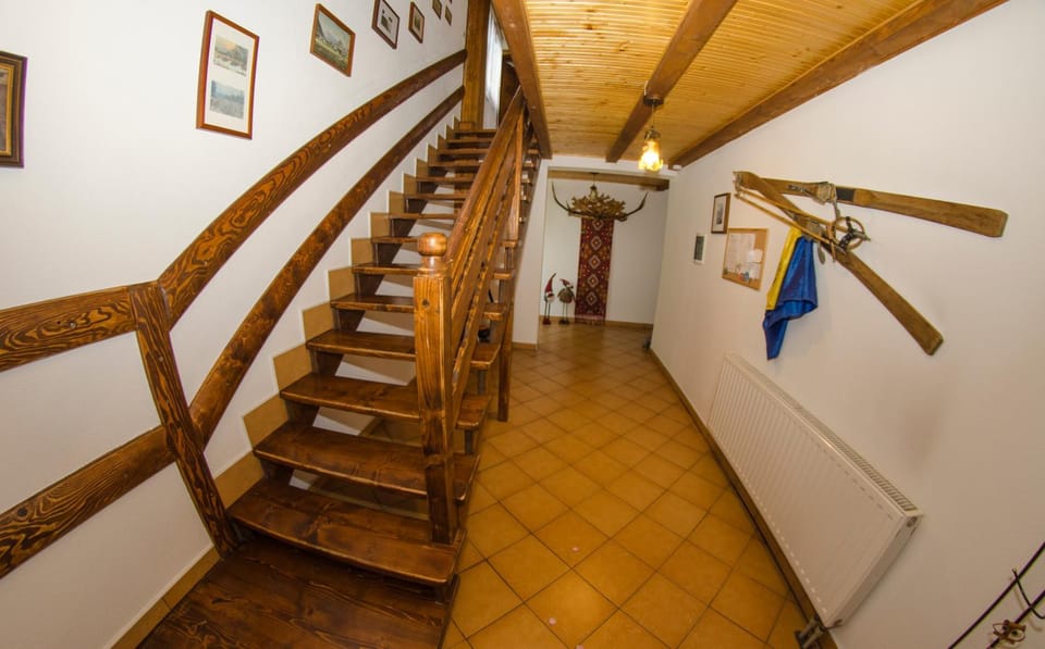 Приватна садиба Гоф - Гірський релакс Sadyba Hof Yasinya - Mountain Retreat & Ski near Dragobrat, Bukovel Inn in Romania