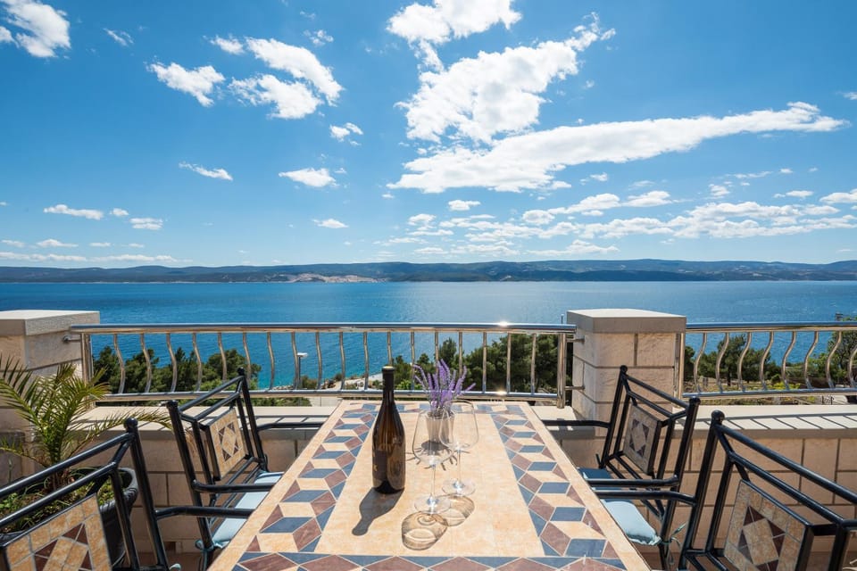 View (from property/room), Balcony/Terrace, Dining area, Sea view