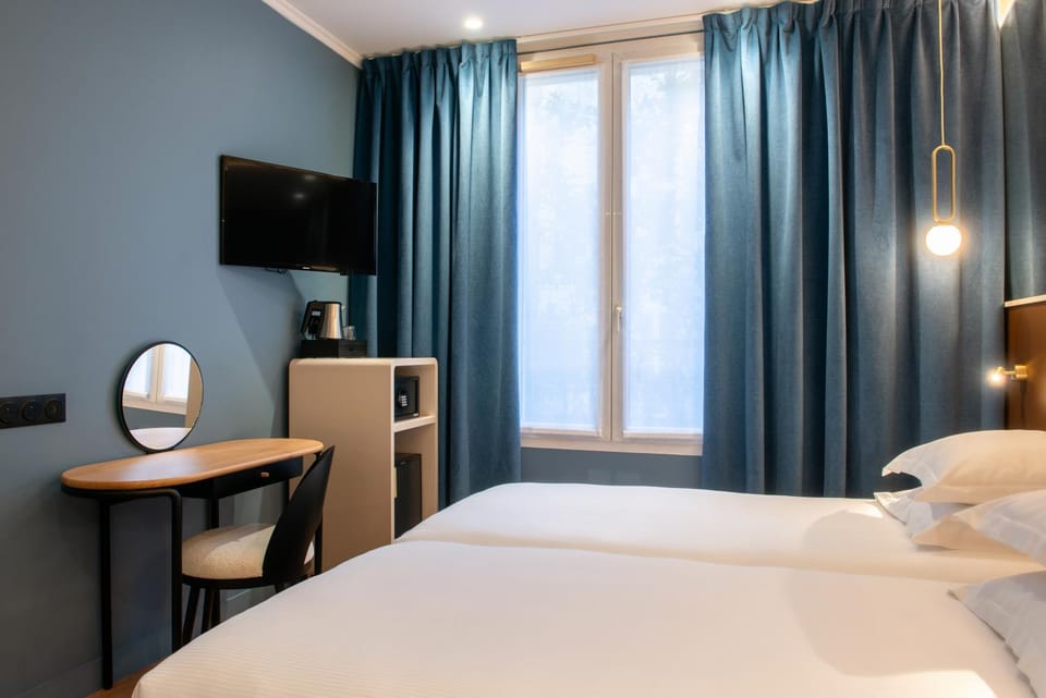 Bed, TV and multimedia, Coffee/tea facilities, minibar, safe