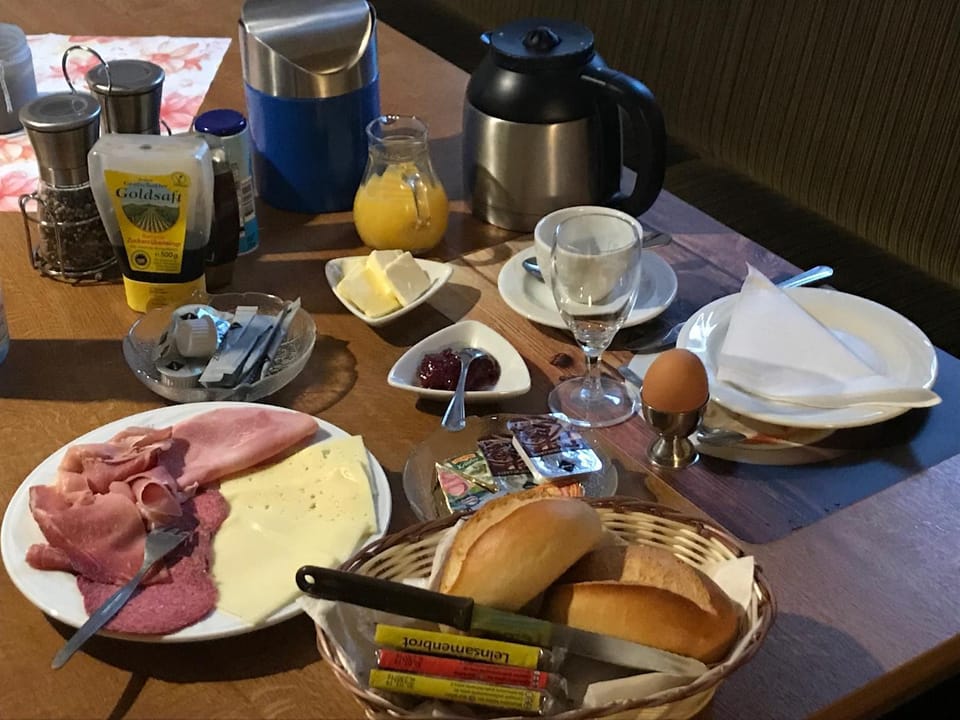 Restaurant/places to eat, Food and drinks, Breakfast