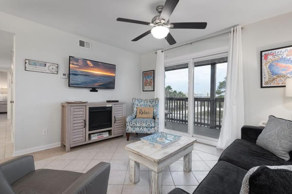 Sandy Shores West 101 Apartment in West Beach