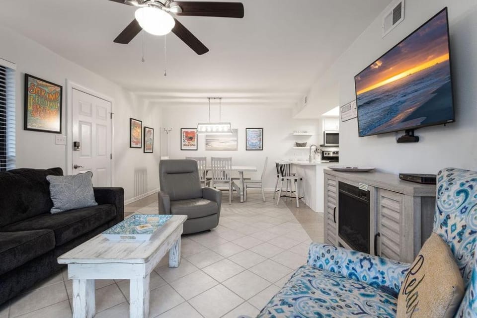 Sandy Shores West 101 Apartment in West Beach
