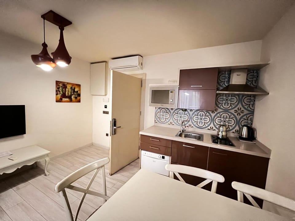 Coffee/tea facilities, Dining area
