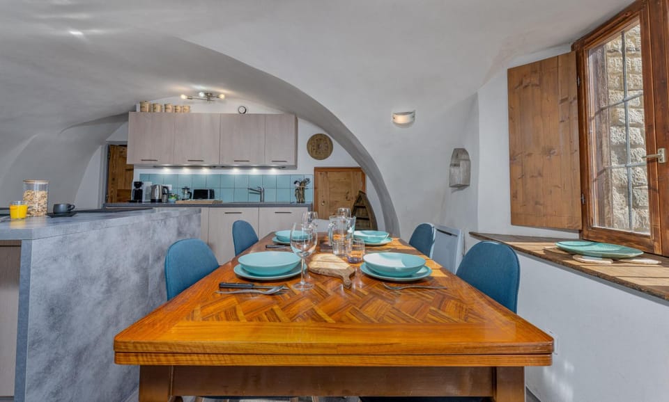 Dining area, Meals