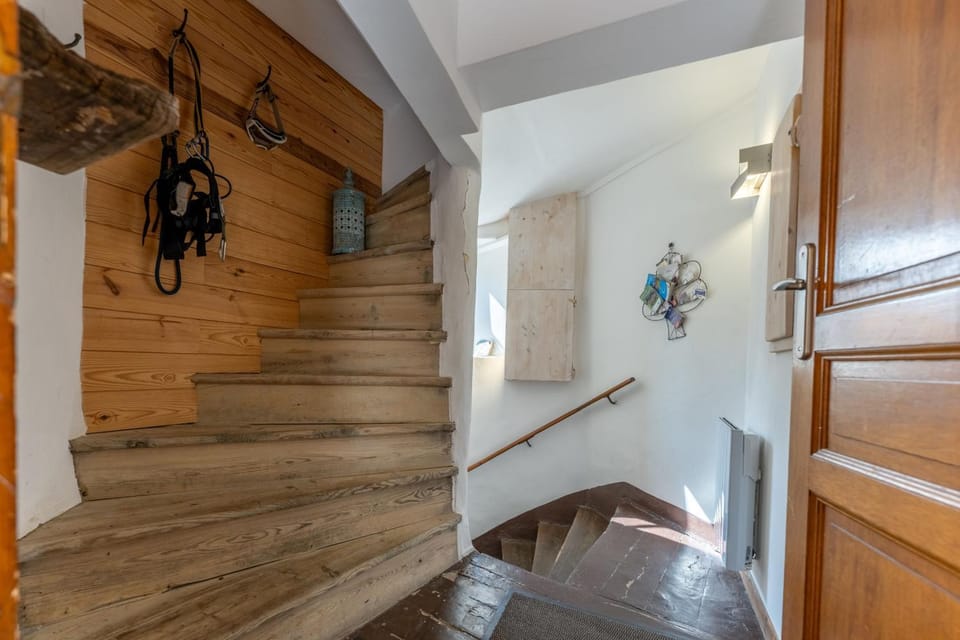 Facade/entrance, storage