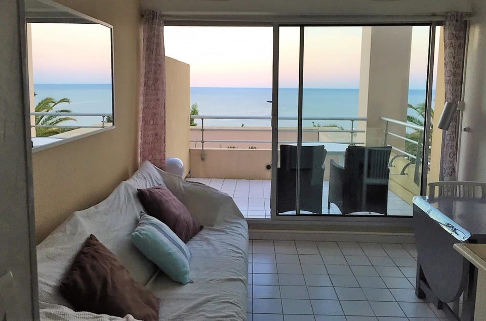 Living room, Sea view