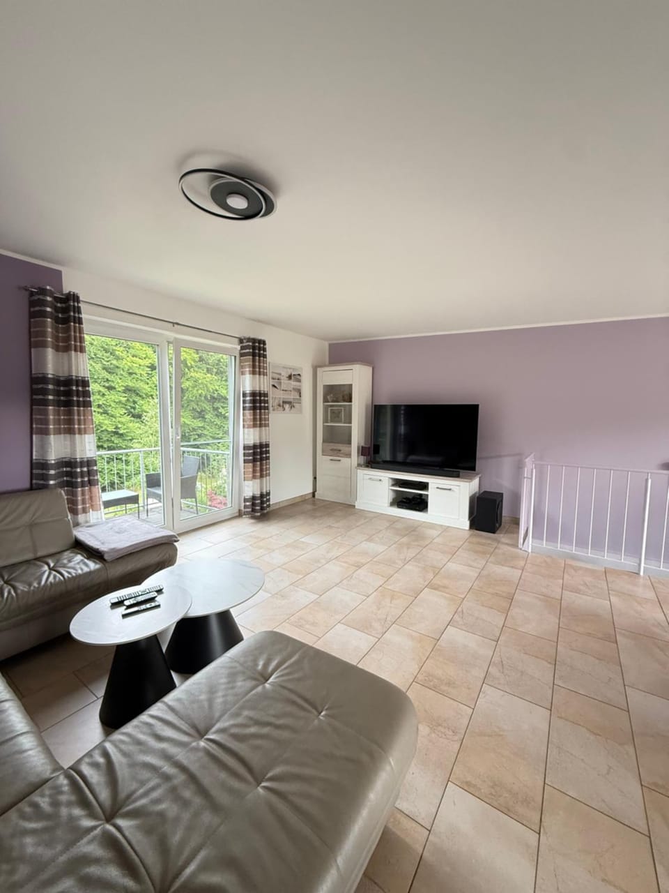 TV and multimedia, Living room, Evening entertainment