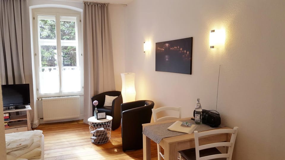 Photo of the whole room, Seating area