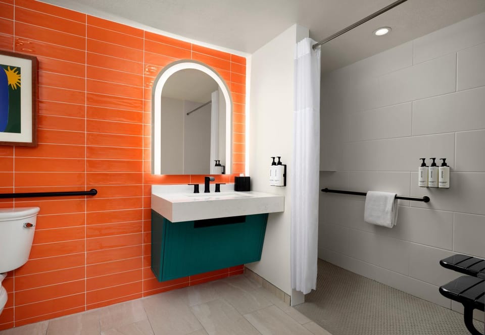 Holiday Inn Express Hotel & Suites Solana Beach-Del Mar by IHG Resort in Solana Beach