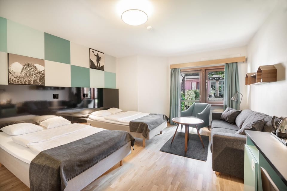 Patio, Bed, Garden, TV and multimedia, Seating area
