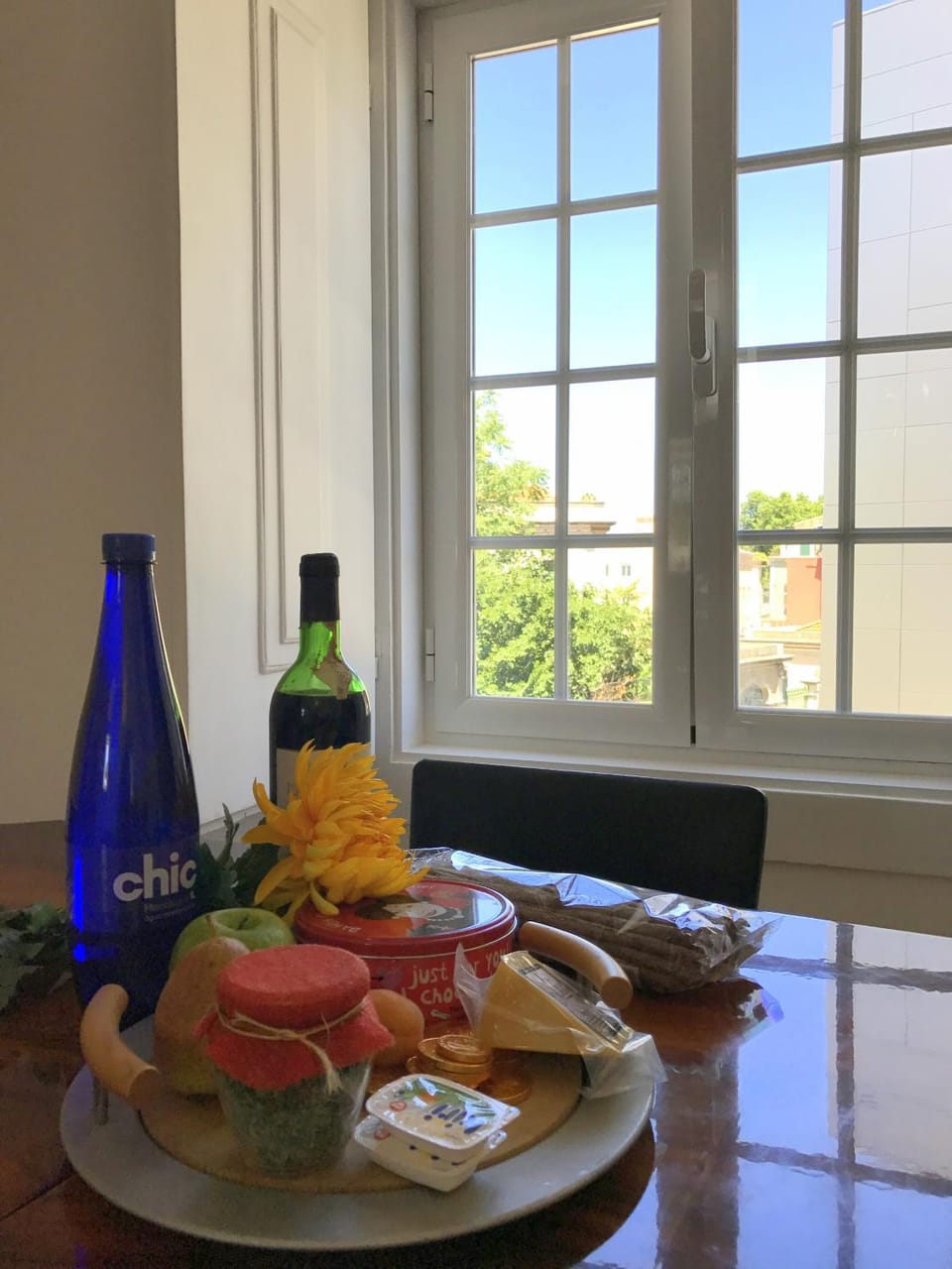 Dining area, City view
