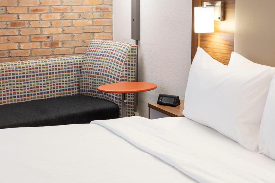 Bed, Seating area, Bedroom