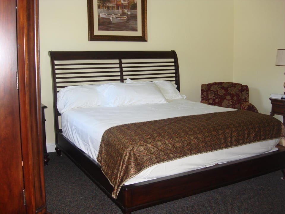 The City Hotel Bar & Grill Hotel in Allegheny River