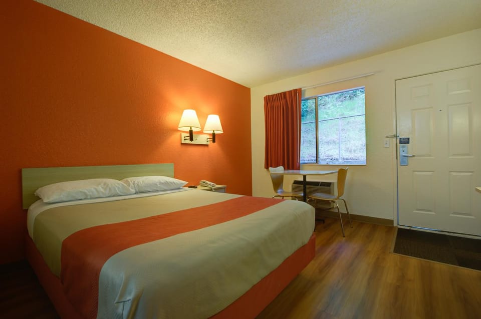 Day, Photo of the whole room, Bedroom