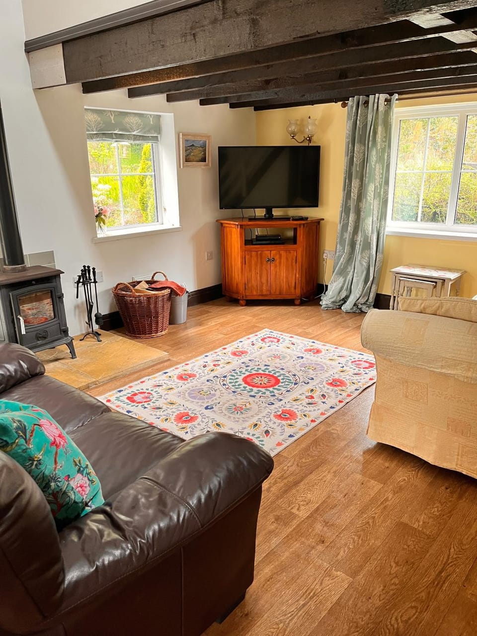 Communal lounge/ TV room, TV and multimedia, Living room, Seating area, Evening entertainment