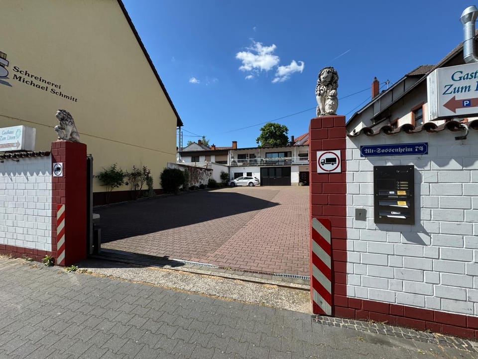 Gasthaus zum Löwen Bed and Breakfast in Frankfurt